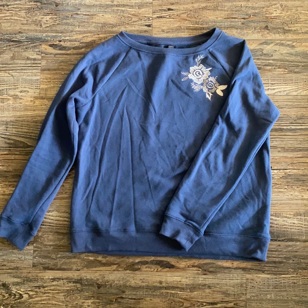 Embroidered Betsy Johnson crew neck sweatshirt